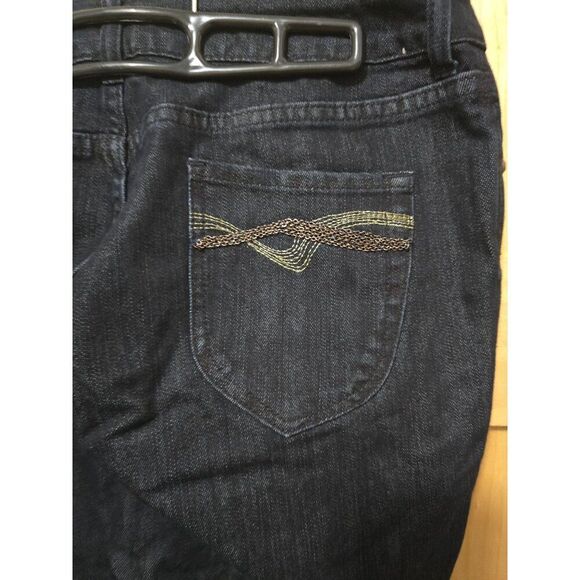 Chicos Modern Fit Straight Leg Dark Wash Embellished Pocket Jeans Size 2 Short - Picture 4 of 13